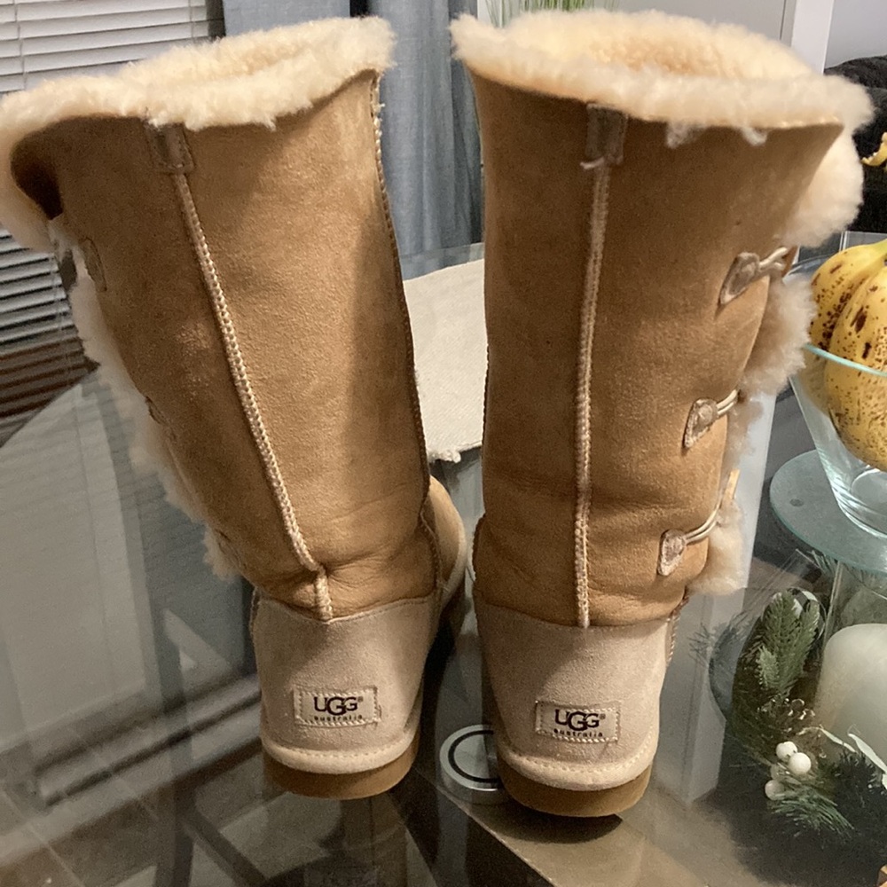 Size 8 Bailey Button Ugg Boots - image 2